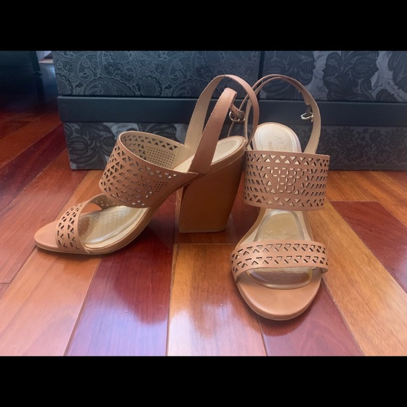 HEELS BUNDLE - Picture 2 of 3